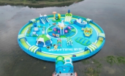 定制充气浮床式水上城堡